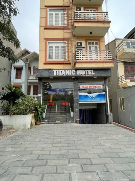 Na zdjęciu widoczny jest obiekt TITANIC HOTEL położony w mieście Mai Chầu.