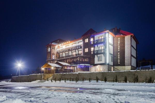 På bildet vises objektet Panska Rovin Hotel som ligger i byen Mohnate.