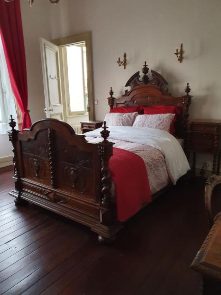 På billedet ses objektet B & B Les Secrets des Loges beliggende i byen Calais.