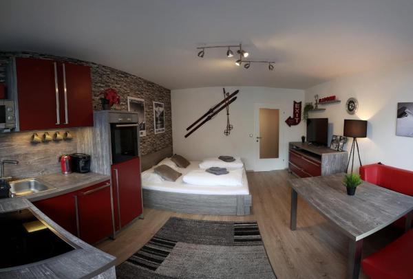 A la foto es mostra l'objecte Retro Apartment situat a la ciutat de Kaprun.