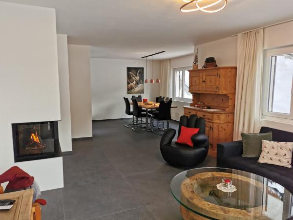 Ferienwohnung Pontresina - Chesa Andrea - Gartensitzplatz - Pontresina