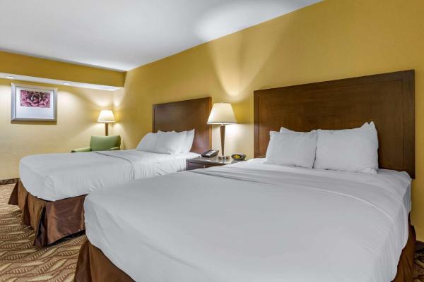 A la foto es mostra l'objecte Clarion Inn & Suites Roswell situat a la ciutat de Roswell.