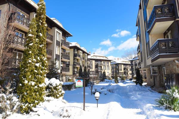 Na zdjęciu widoczny jest obiekt Hotel Bojur & Bojurland Apartment Complex położony w mieście Bansko.