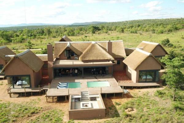 写真にはOuklip市にあるGweda Lodge Mabalingwe Nature Reserveが写っています。