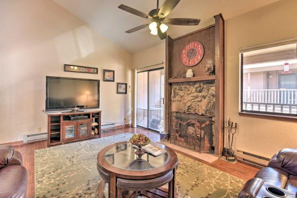 A la foto es mostra l'objecte Quaint Angel Fire Townhome half Mi to Ski Slopes! situat a la ciutat de Angel Fire.