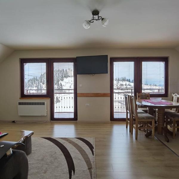 Na zdjęciu widoczny jest obiekt Apartman Bambi Zlatar położony w mieście Nova Varoš.