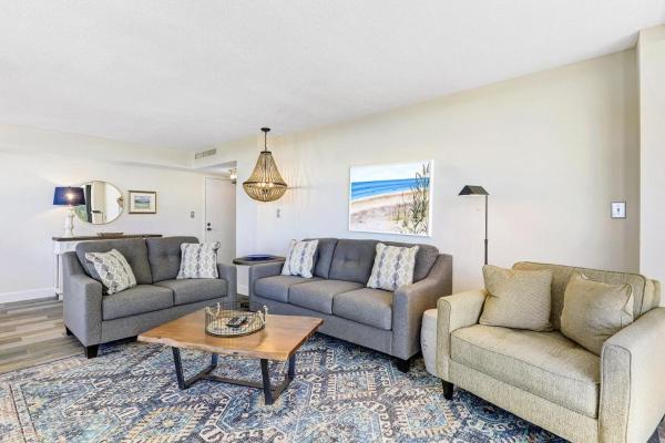 Fotografie 3: Beachfront condo with wraparound balcony/pool/tennis