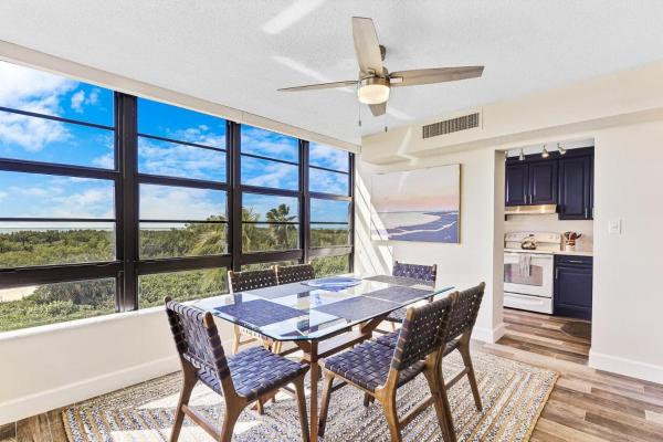 Fotografie 9: Beachfront condo with wraparound balcony/pool/tennis