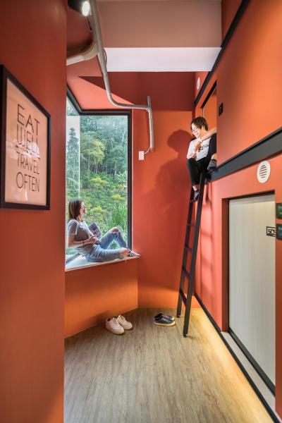 A la foto es mostra l'objecte Owl Hostel 貓頭鷹旅店 situat a la ciutat de Yuchi.
