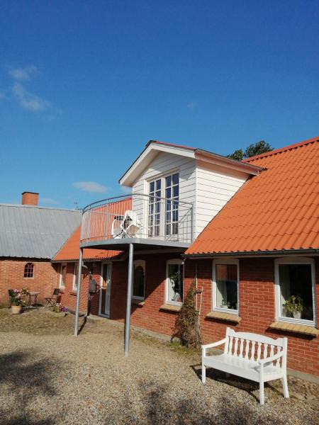 På bildet vises objektet Stenhøj Bed and Breakfast, v. Jette og Marius som ligger i byen Erslev.