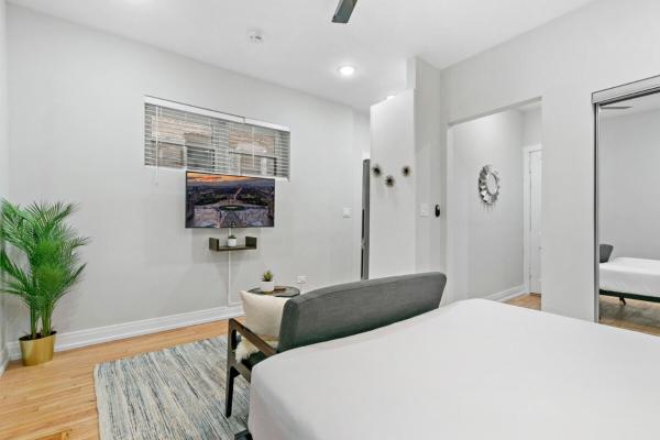 Chic & Updated Studio Apt in East Lakeview - Barry S1的照片6