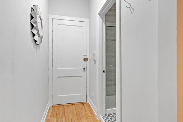 Chic & Updated Studio Apt in East Lakeview - Barry S1的照片7