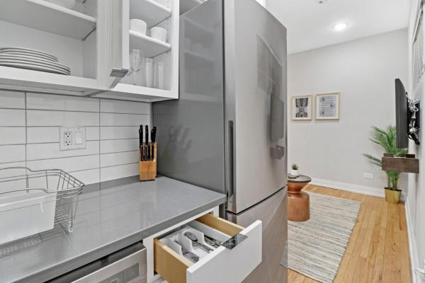 Chic & Updated Studio Apt in East Lakeview - Barry S1的照片8