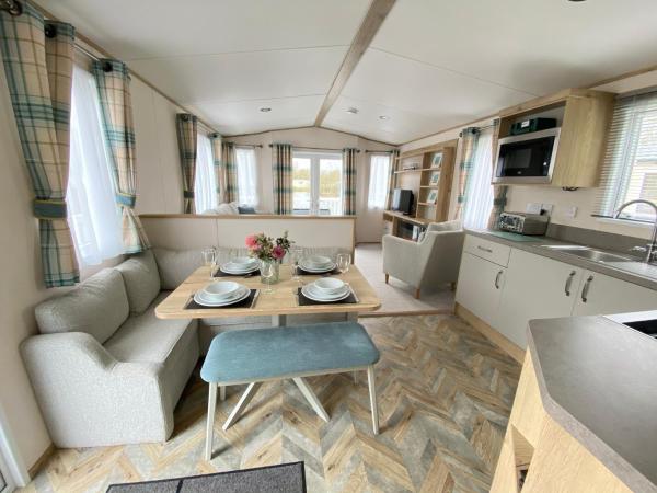 Goosewing Lakeside Lodge - Cirencester