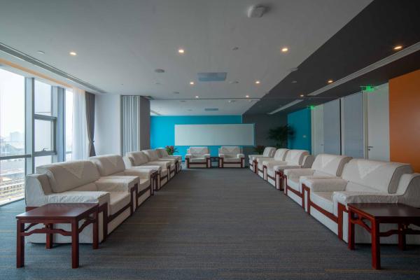 Na fotografii je vidět objekt Holiday Inn Express Qingdao Innovation Park by IHG nacházející se ve městě Diaolongzui.