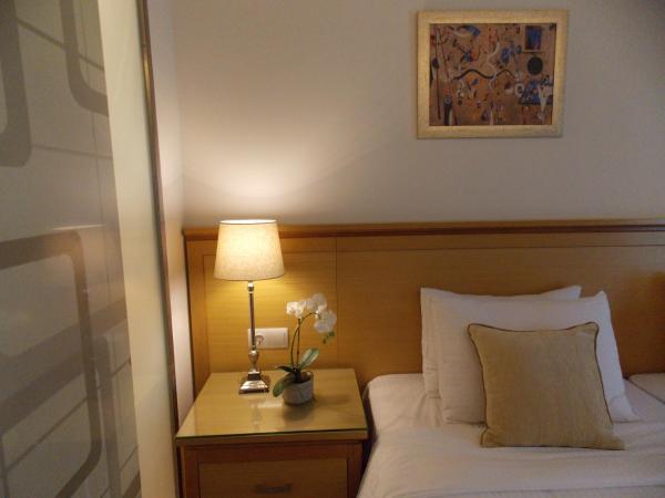 Na fotografii je vidět objekt Hotel Alexandros nacházející se ve městě Anchialos.