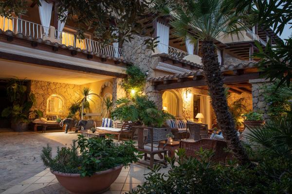 Na zdjęciu widoczny jest obiekt Boutique Hotel Su Sergenti położony w mieście Villasimius.