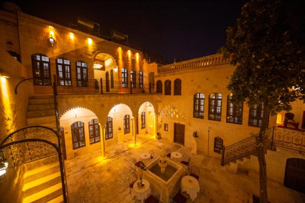 På billedet ses objektet Hayatlı Konak beliggende i byen Şanlıurfa.