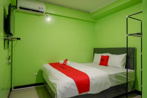 Nella foto è visibile l'oggetto RedDoorz @ Jalan Gatot Subroto Semarang situato nella città di Kalibanteng-kidul.