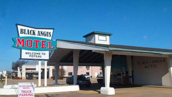 A la foto es mostra l'objecte Black Angus Motel Poteau situat a la ciutat de Poteau.