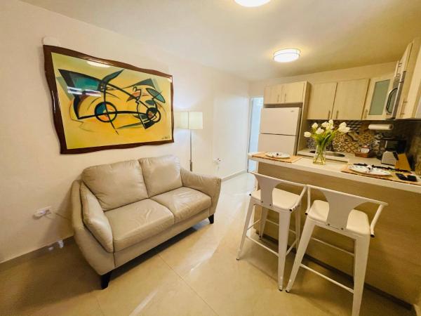 A la foto es mostra l'objecte Compact Haven with Private Entrance and FREE Parking and Laundry situat a la ciutat de Ponce.