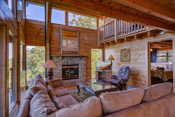 A la foto es mostra l'objecte Stairway · Stunning Cabin in the Stars- 100mile views! situat a la ciutat de Sevierville.