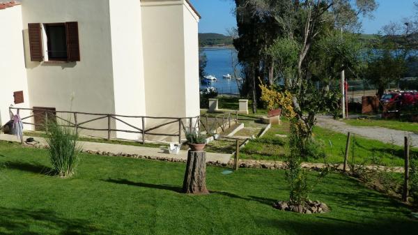 På billedet ses objektet I Fiori nel golfo di Baratti beliggende i byen Baratti.