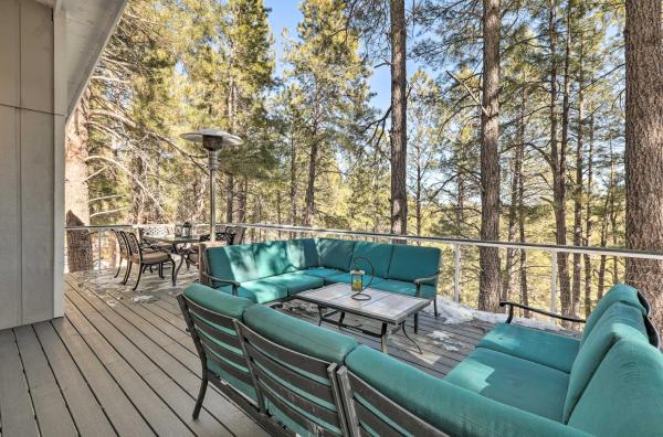 A la foto es mostra l'objecte Hot Tub, Fire Pit and Grill Oasis in Flagstaff! situat a la ciutat de Mountainaire.