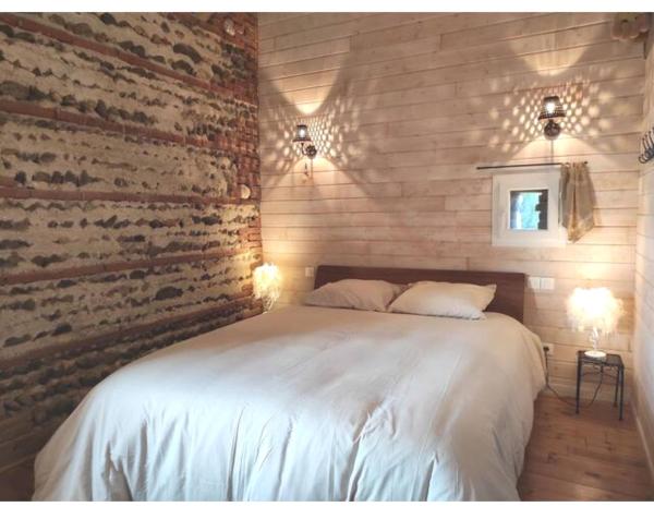 A la foto es mostra l'objecte Duplex de L'Artisterie situat a la ciutat de Lévignac-sur-Save.