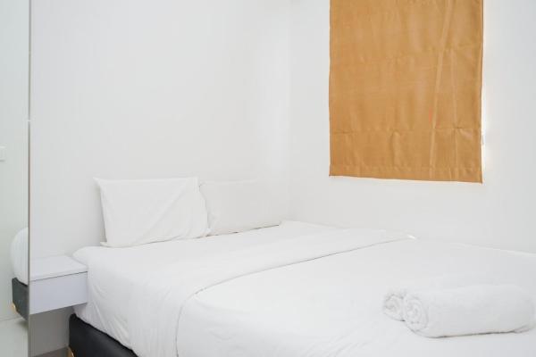 La photo montre l'objet Comfy 2BR Apartment at Parkland Avenue By Travelio situé dans la ville de Babakan.