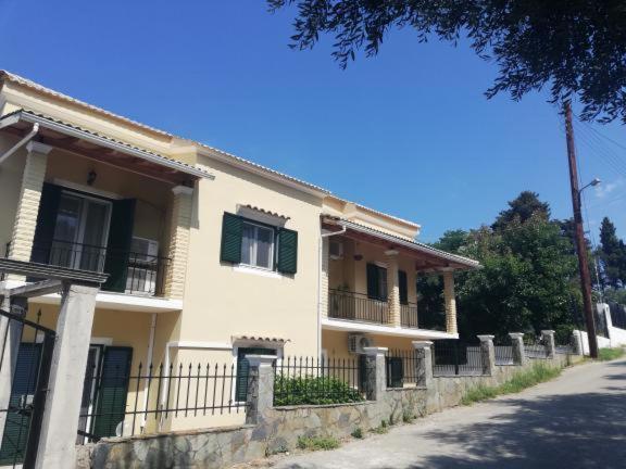 Auf dem Foto ist das Objekt Notoshouse in der Stadt Nótos zu sehen.