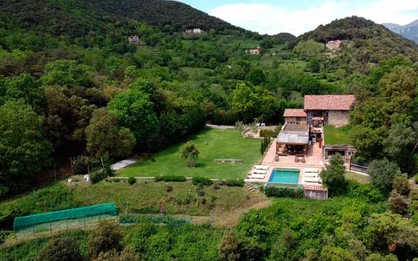 A la foto es mostra l'objecte Masia el Puig situat a la ciutat de Oix.