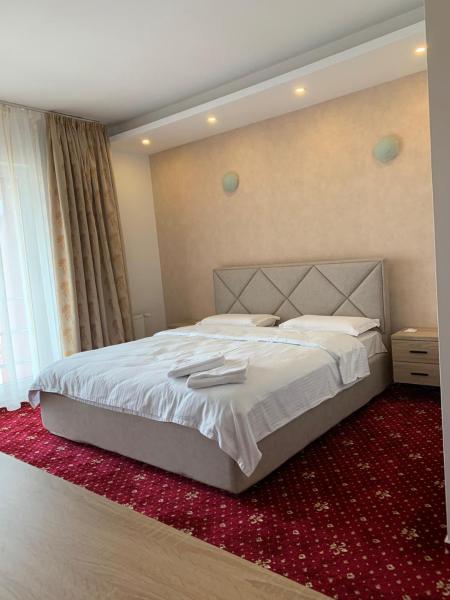A la foto es mostra l'objecte Hotel Veștem situat a la ciutat de Veştem.