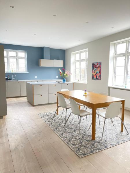 Zdjęcie 2: aday - 4 Bedroom - Modern Living Apartment - Aalborg