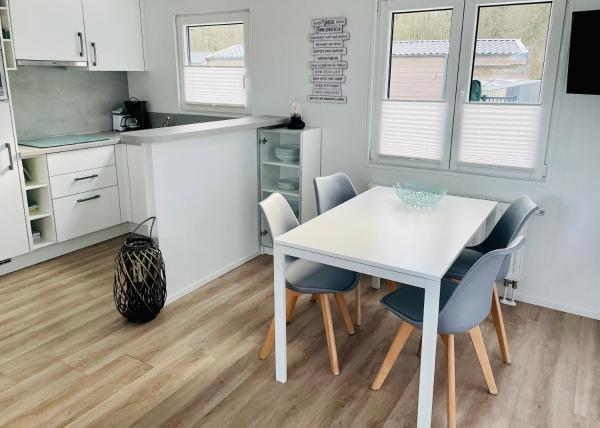 A la foto es mostra l'objecte Beach Chalet SunHus - modernes Chalet in Ostseenähe situat a la ciutat de Stubbenberg.