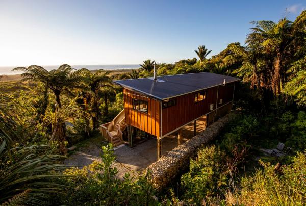 Na fotografii je vidět objekt Treescapes - Rainforest Hot Tub 2km from Punakaiki nacházející se ve městě Barrytown.