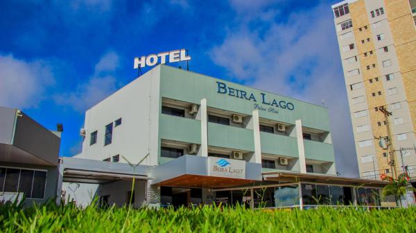 写真にはMorrinhos市にあるBeira Lago Palace Hotelが写っています。