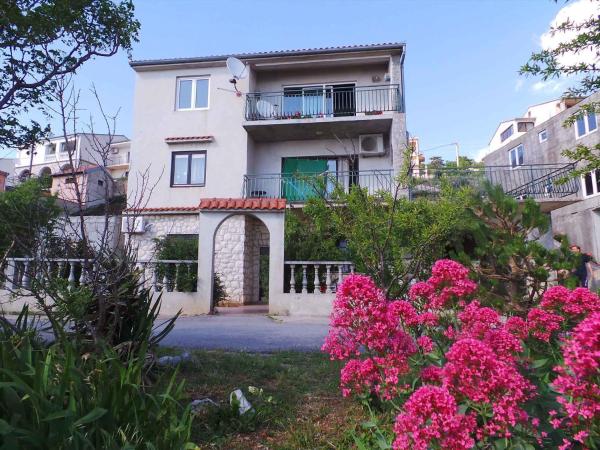 Na fotografii je vidět objekt Apartment in Senj 27782 nacházející se ve městě Senj.