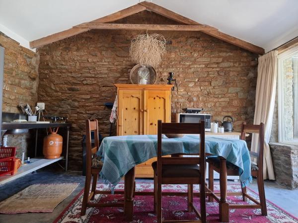 Na zdjęciu widoczny jest obiekt Perlman House położony w mieście Sutherland.