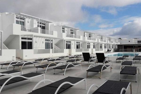 ** Los Gracioseros ** Sol Y Piscina - Lanzarote