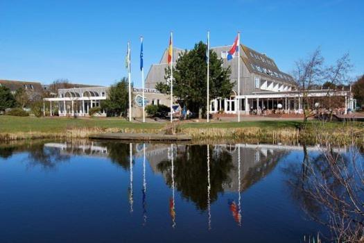 Foto 1: AMELAND-Appartement ZEEDUIN, eigen KEUKEN, Zonnig TERRAS, Verwarmd ZWEMBAD, nabij DORP, DUINEN en STRAND