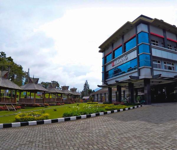A la foto es mostra l'objecte Rudang Hotel & Resort Berastagi situat a la ciutat de Berastagi.