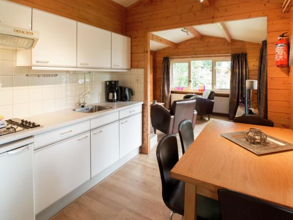 Fotografie 3: Chalet in Overijssel with Spacious Terrace
