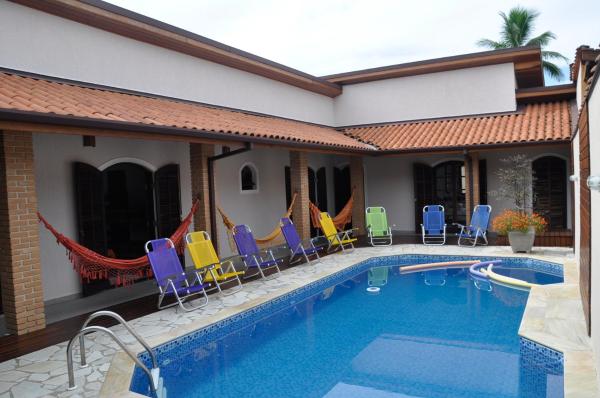A la foto es mostra l'objecte Casa em condômino, com piscina, próxima à serra e ao mar situat a la ciutat de Ubatuba.