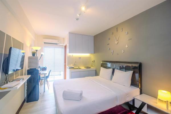 写真にはCinere市にあるBest and Simply Homey Studio Cinere Resort Apartment By Travelioが写っています。