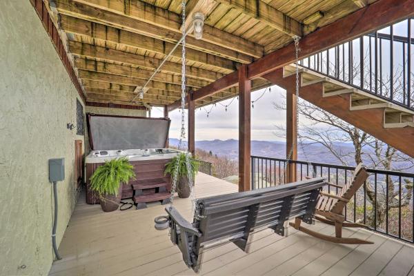 Foto 6: Views & Hot Tub! Beech Mtn 'Sky Barn Retreat'