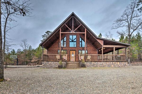 En la foto se muestra el objeto 'Penny Lane Lodge' Broken Bow Cabin < 6 Mi to Lake ubicado en la ciudad de Broken Bow.