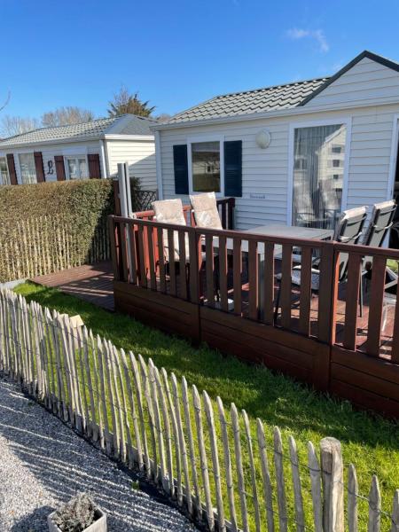 The photo shows the CHALET UP TO 5 PERSONS KNOKKE located in the city of Heulebrug.