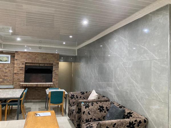 The photo shows the Hirondelle @ 45 Old Paarl located in the city of Bellville.