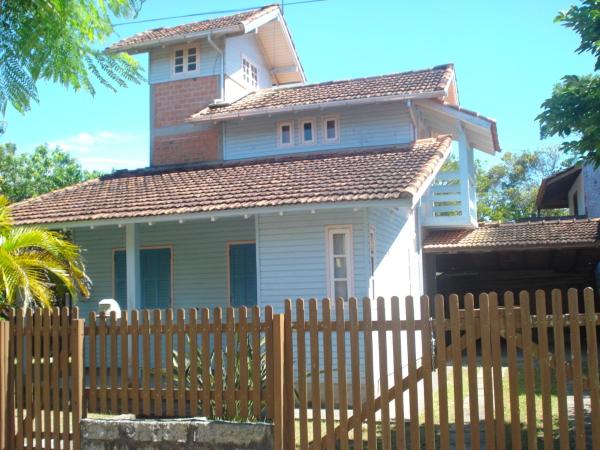 A la foto es mostra l'objecte Casa Guarda do Embaú situat a la ciutat de Guarda do Embaú.